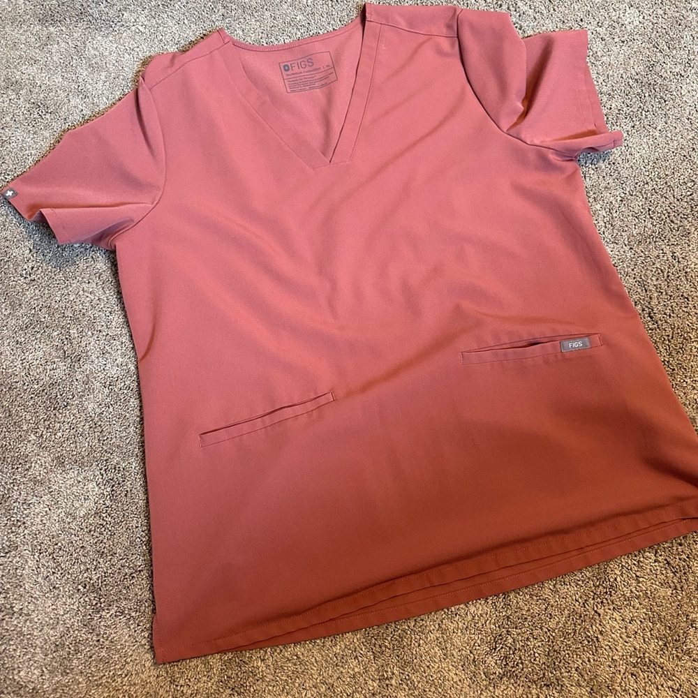 Figs casma three pocket scrub top